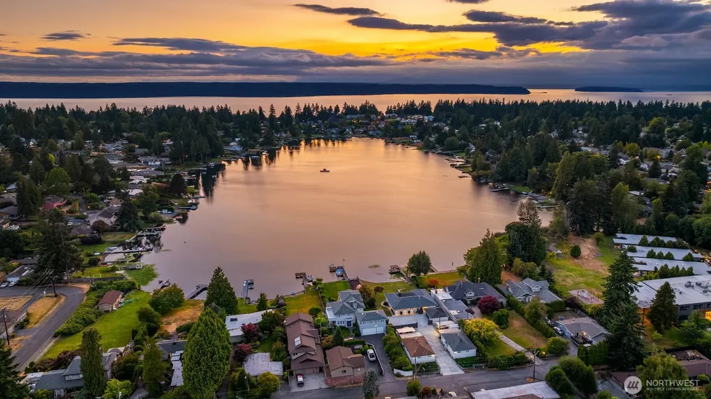 15413 11th Avenue SW Burien WA 98166
