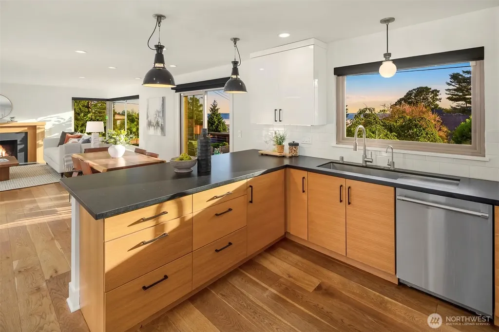 8459 40th Avenue SW Seattle WA 98136