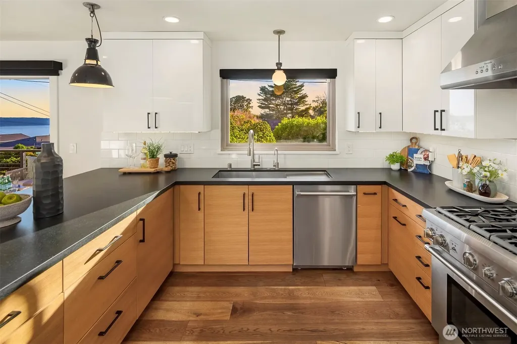 8459 40th Avenue SW Seattle WA 98136