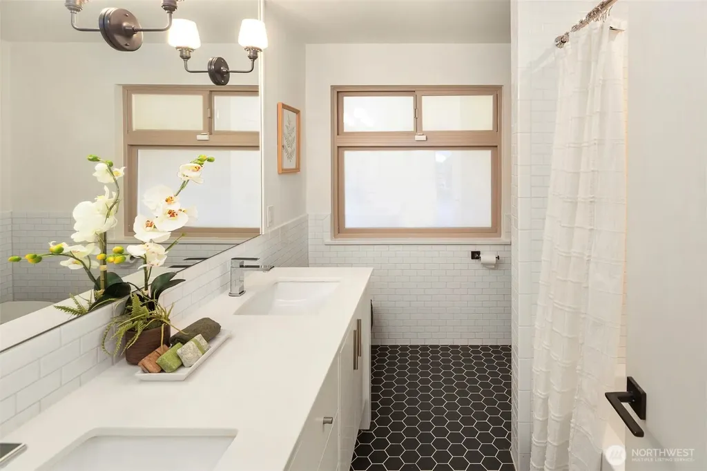 8459 40th Avenue SW Seattle WA 98136