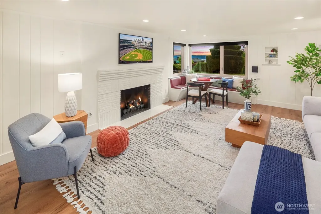 8459 40th Avenue SW Seattle WA 98136