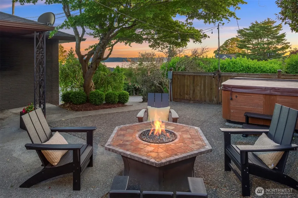 8459 40th Avenue SW Seattle WA 98136