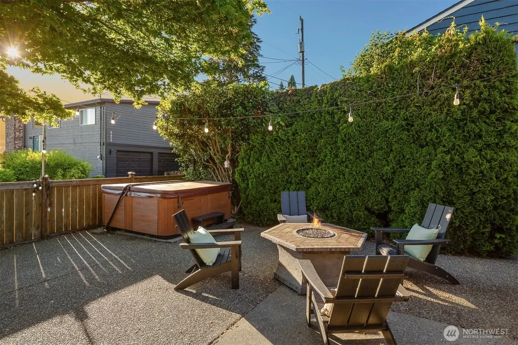 8459 40th Avenue SW Seattle WA 98136