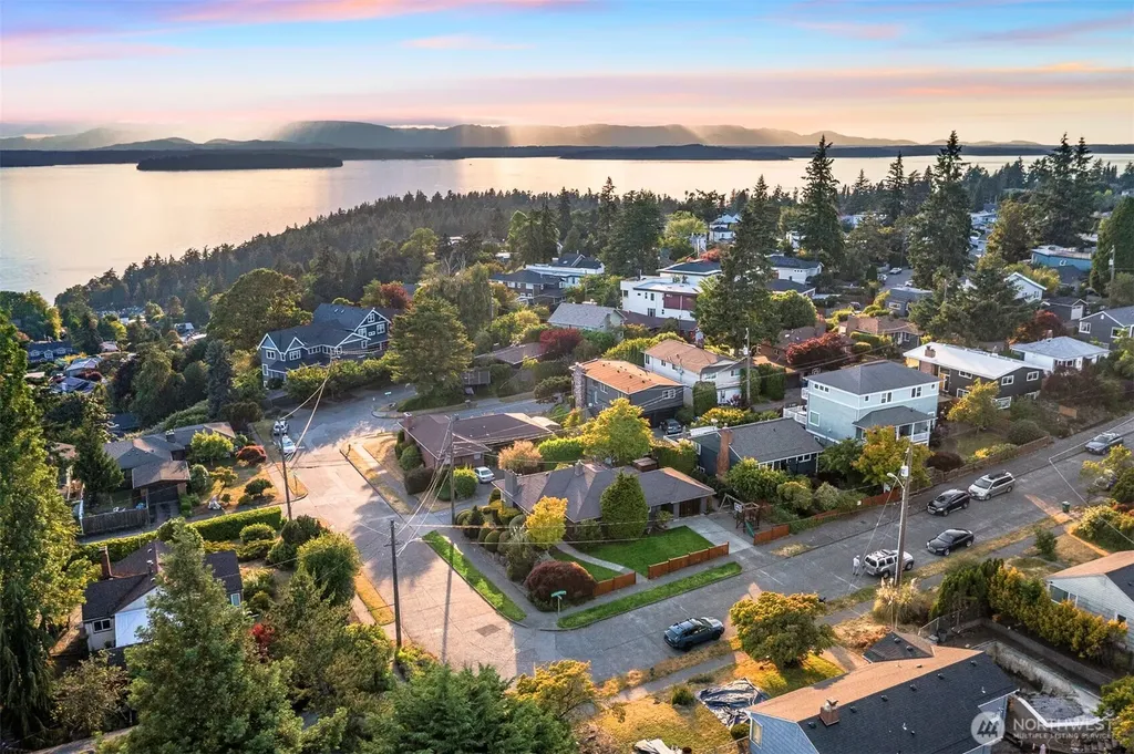 8459 40th Avenue SW Seattle WA 98136