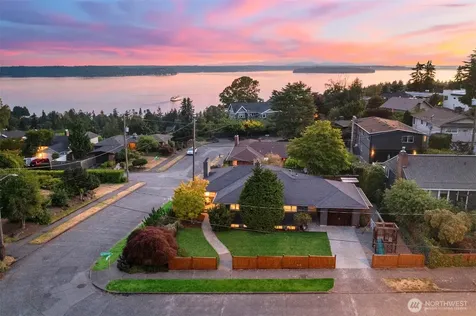 8459 40th Avenue SW Seattle WA 98136