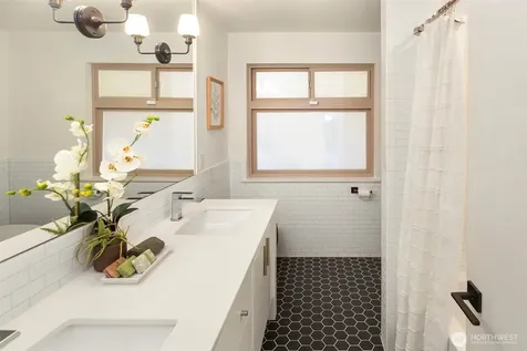 8459 40th Avenue SW Seattle WA 98136