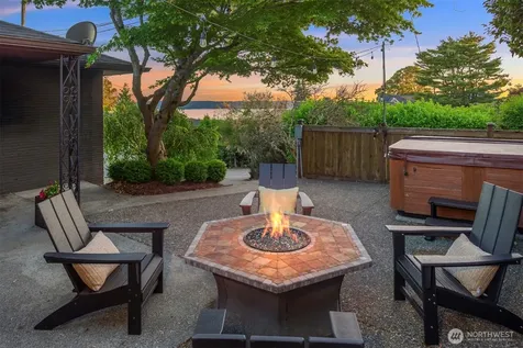 8459 40th Avenue SW Seattle WA 98136