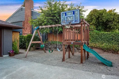 8459 40th Avenue SW Seattle WA 98136