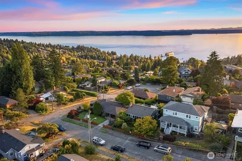 8459 40th Avenue SW Seattle WA 98136