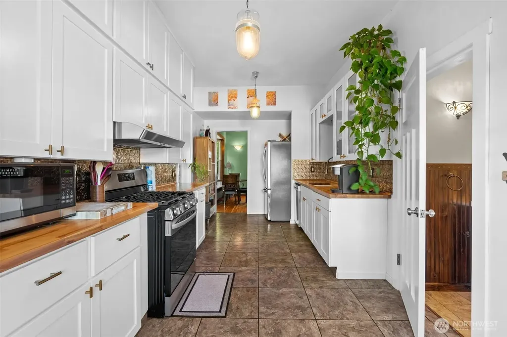 611 S Grant Avenue Tacoma WA 98405