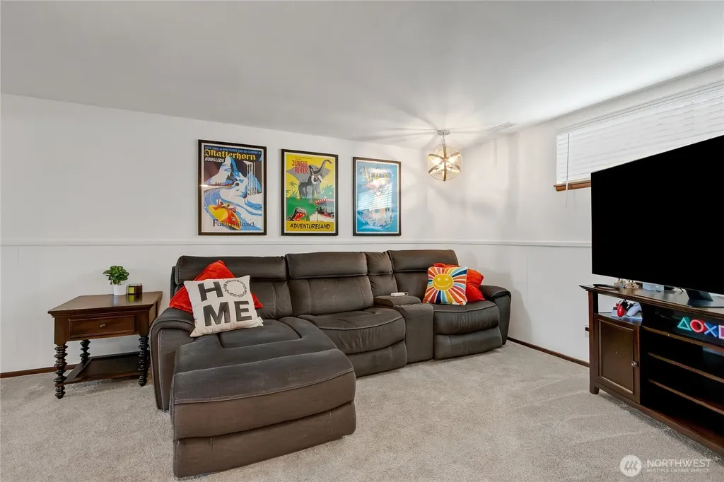 1917 Willow Lane W University Place WA 98466