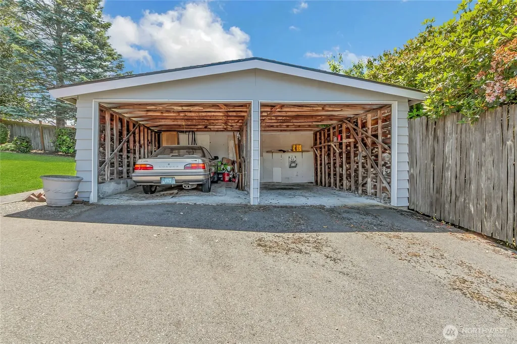 1917 Willow Lane W University Place WA 98466