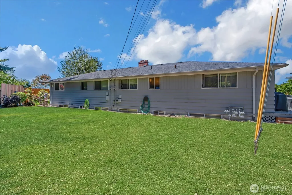 1917 Willow Lane W University Place WA 98466