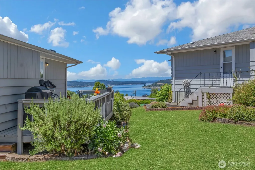 1917 Willow Lane W University Place WA 98466