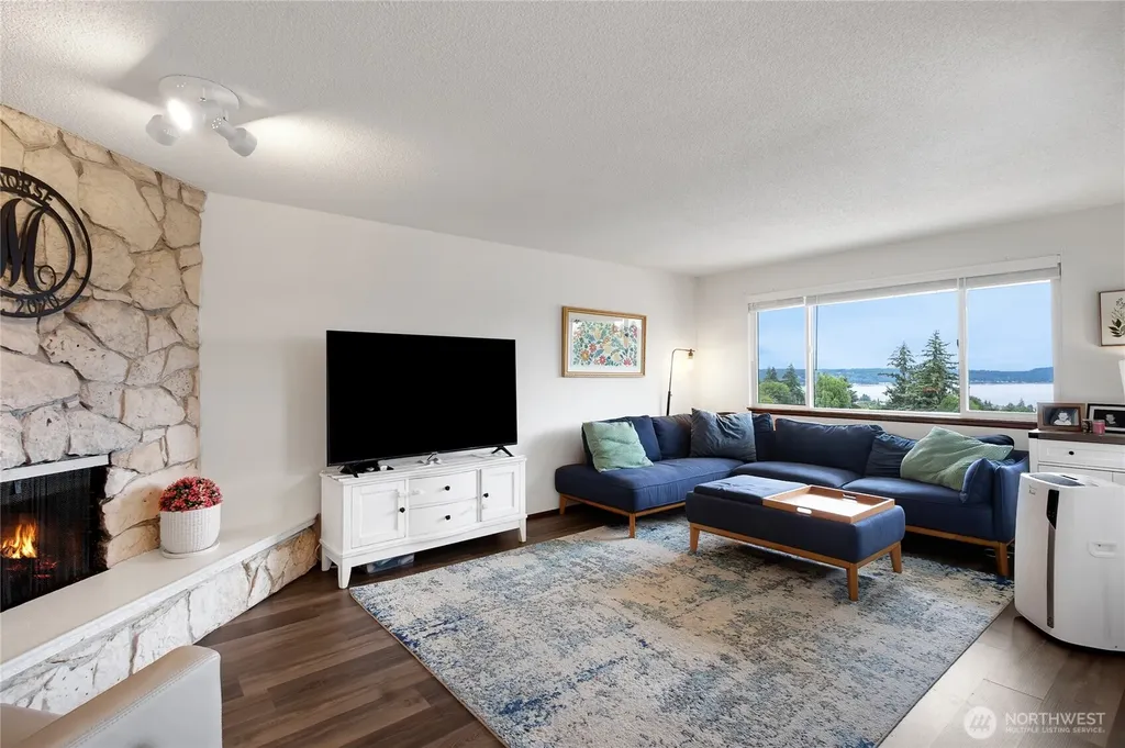 1917 Willow Lane W University Place WA 98466