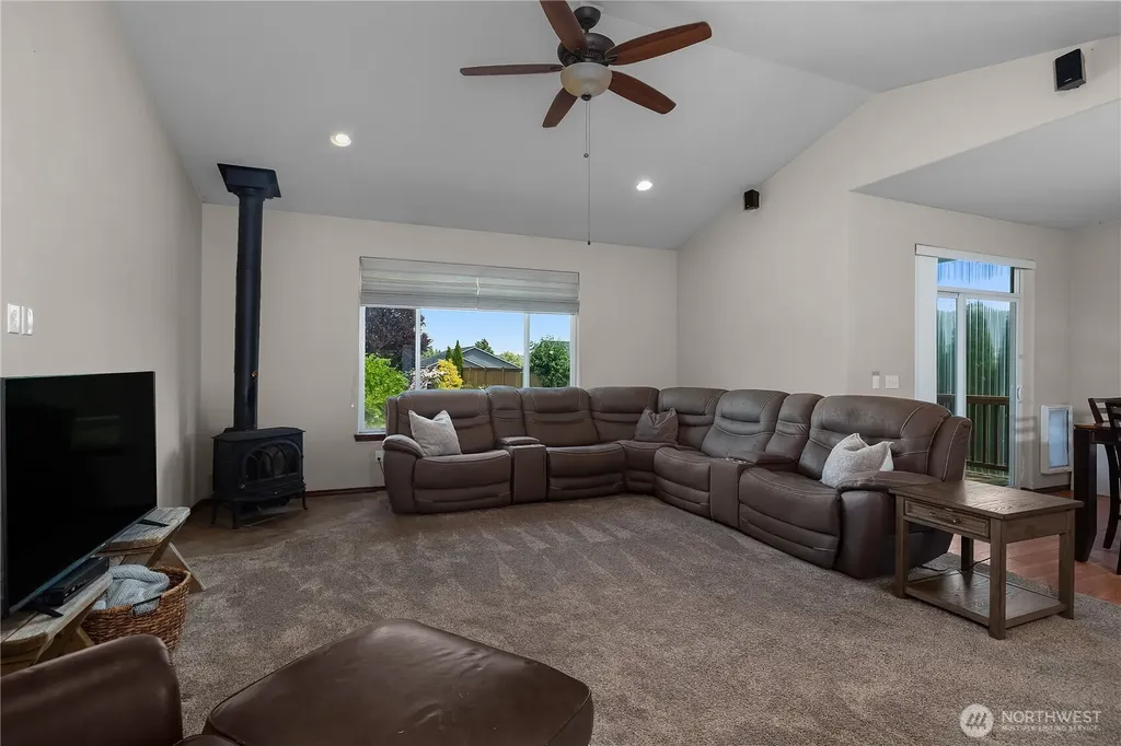 76 Mcdonald Creek Lane Elma WA 98541