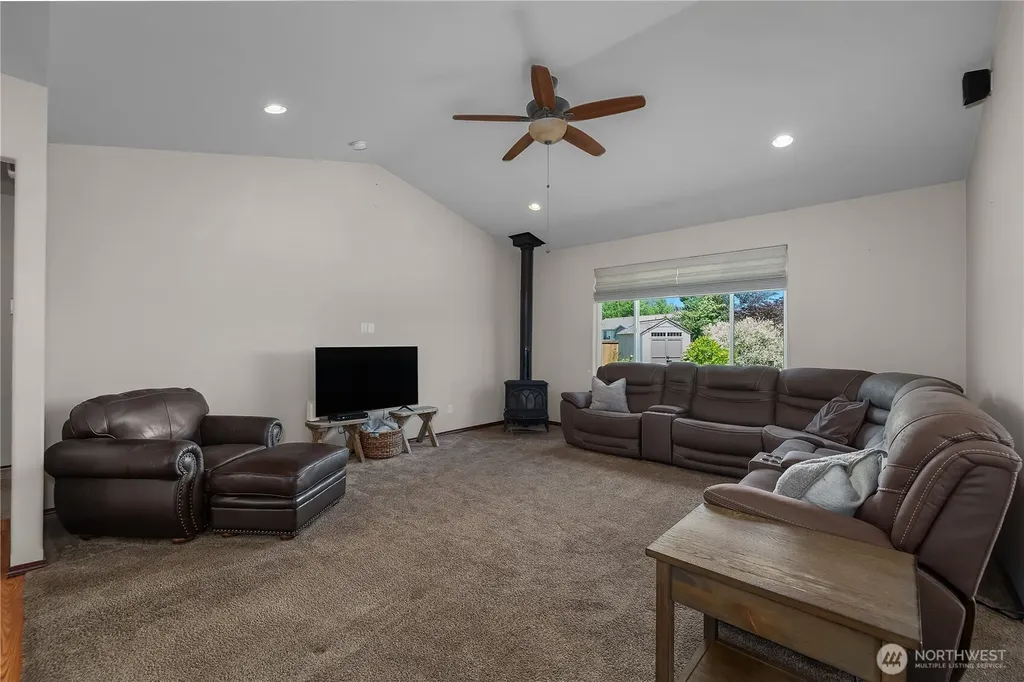 76 Mcdonald Creek Lane Elma WA 98541