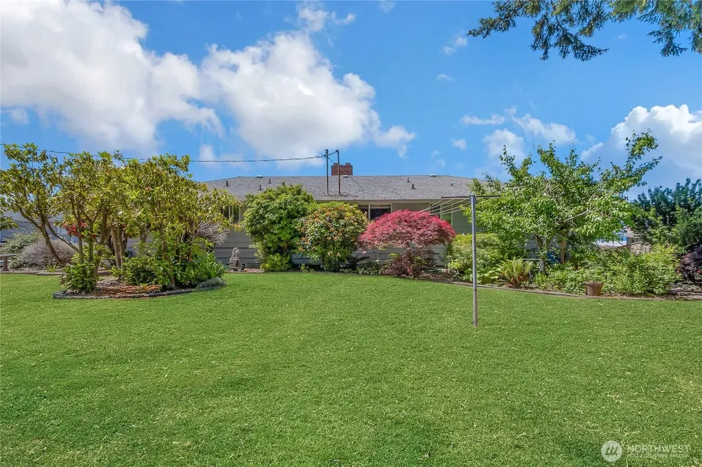 1911 Willow Lane W University Place WA 98466