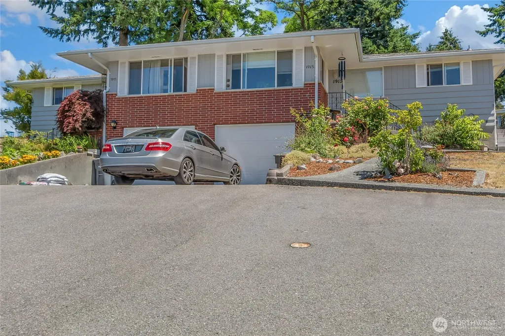 1911 Willow Lane W University Place WA 98466