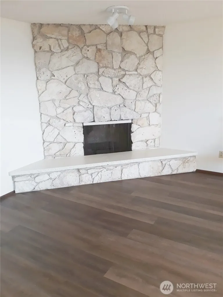 1911 Willow Lane W University Place WA 98466