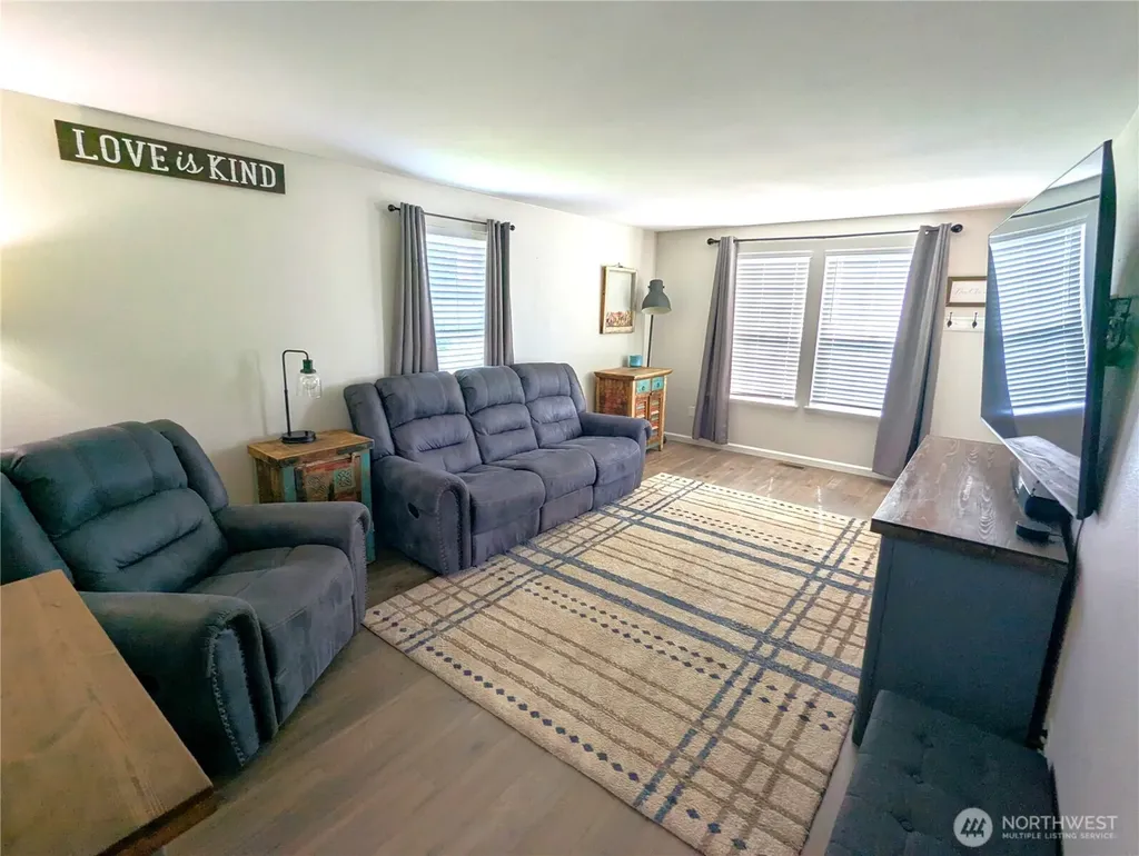 17930 Iris Place SW Rochester WA 98579