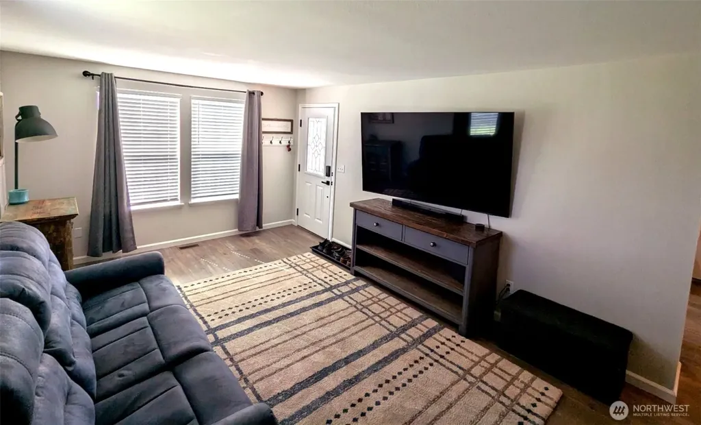 17930 Iris Place SW Rochester WA 98579