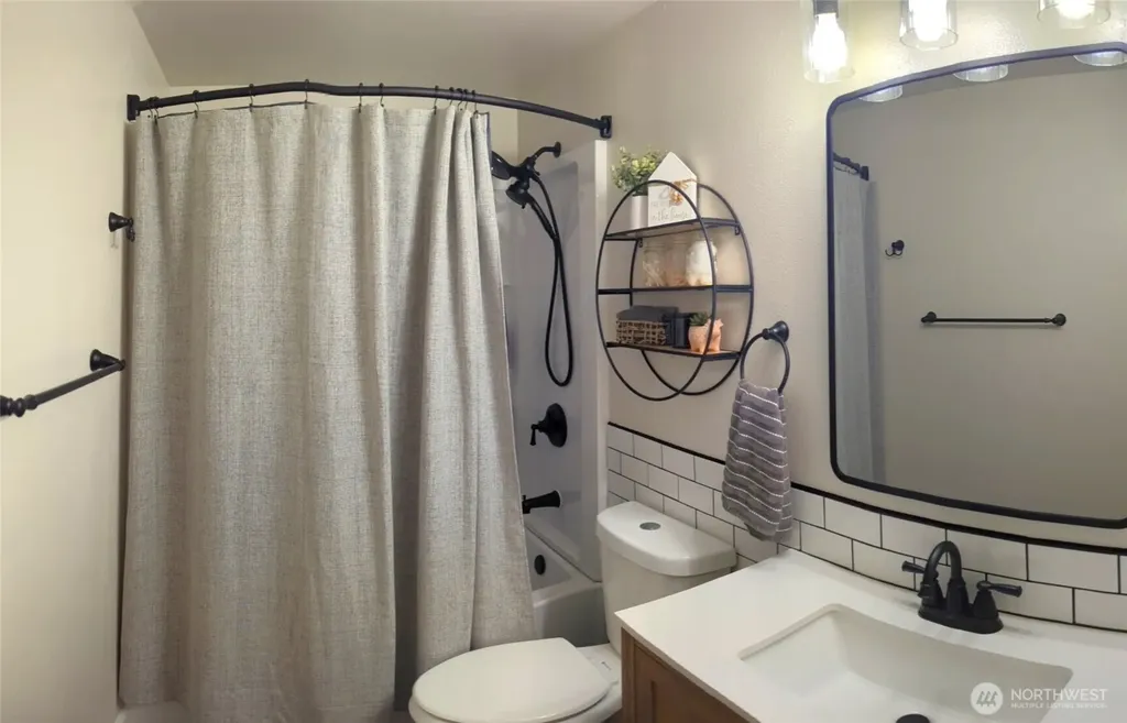 17930 Iris Place SW Rochester WA 98579