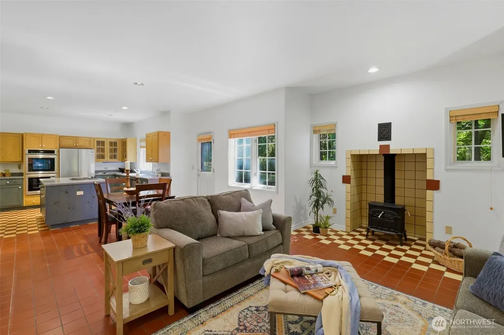 306 Keach Loop Steilacoom WA 98388