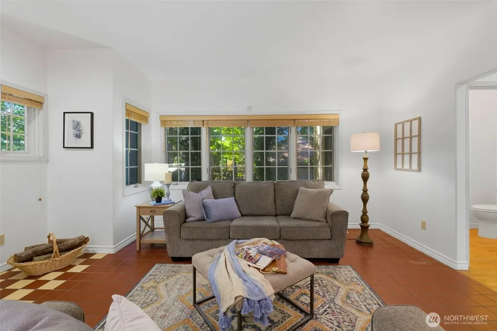 306 Keach Loop Steilacoom WA 98388