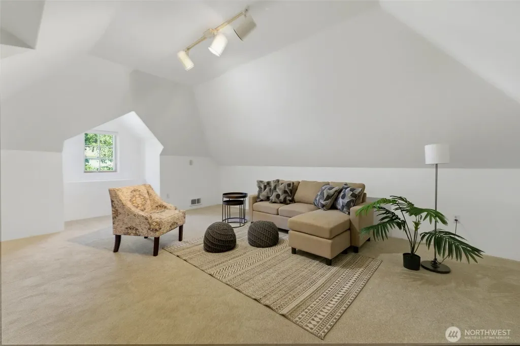 306 Keach Loop Steilacoom WA 98388