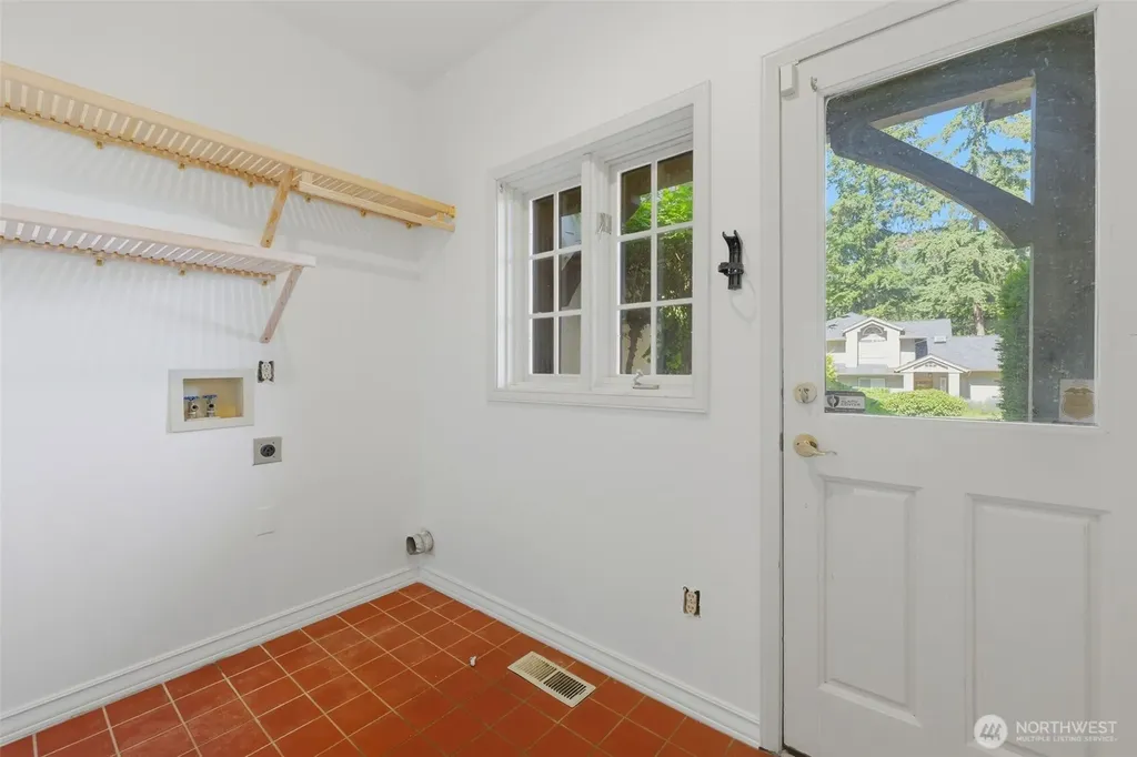306 Keach Loop Steilacoom WA 98388