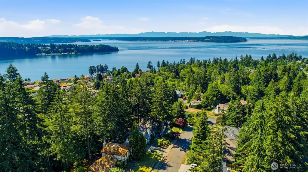 306 Keach Loop Steilacoom WA 98388
