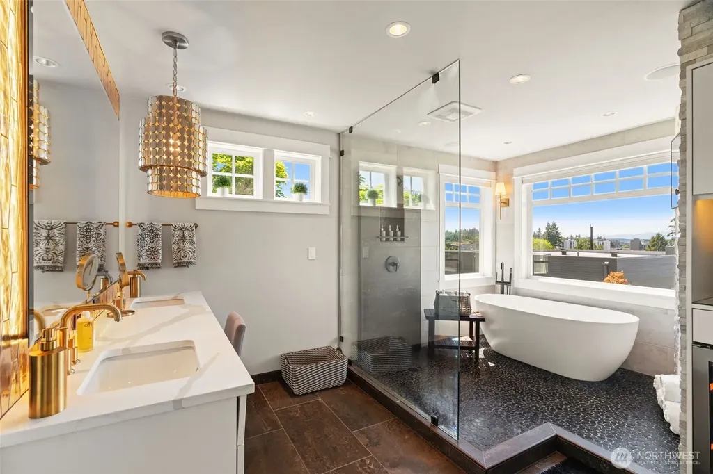 709 Maple Street Edmonds WA 98020