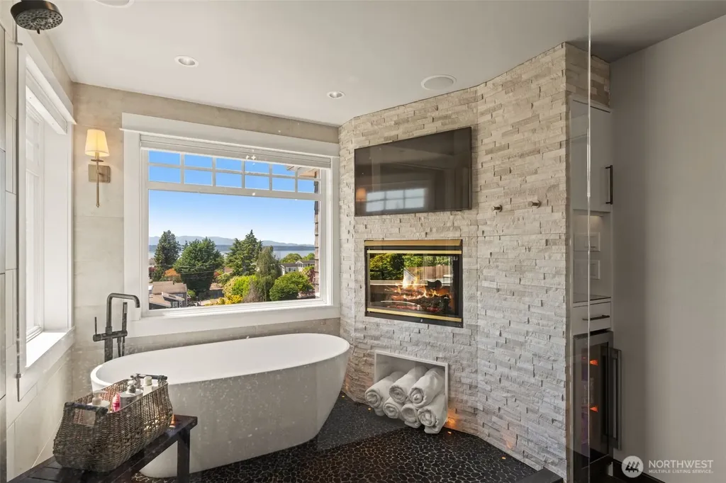 709 Maple Street Edmonds WA 98020