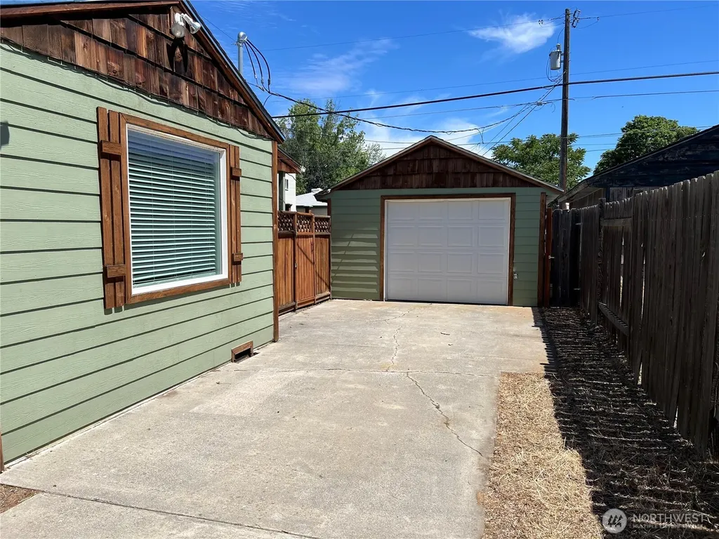 84 D Street NE Ephrata WA 98823