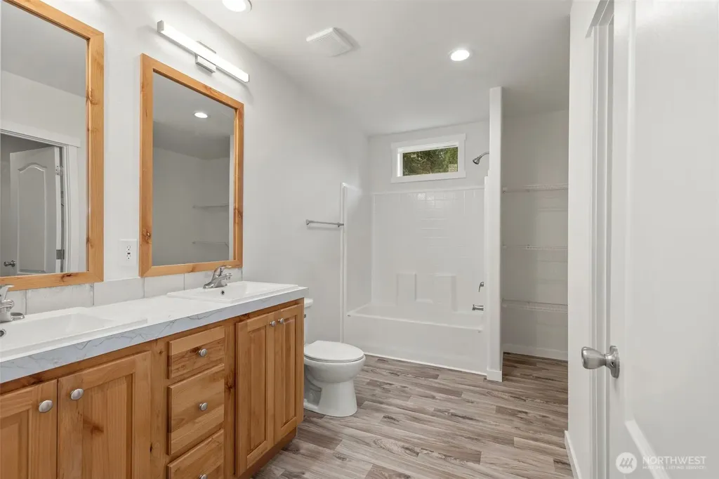 6772 NE Whidbey Drive Silverdale WA 98340