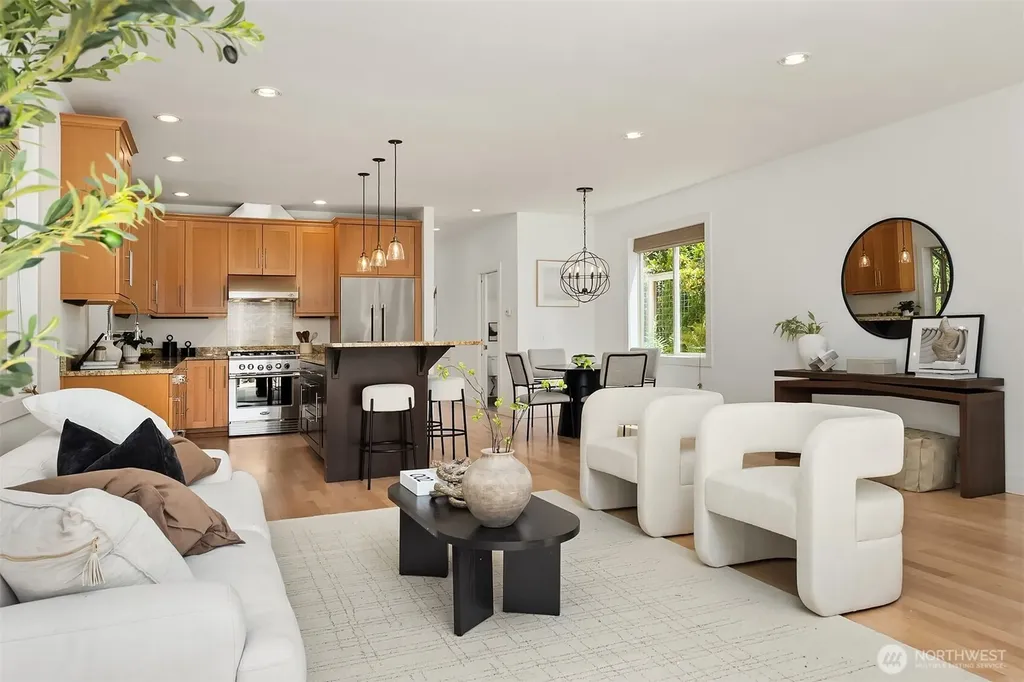 809 16th Avenue W Kirkland WA 98033