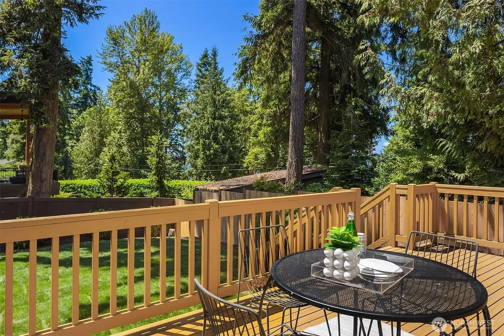 809 16th Avenue W Kirkland WA 98033