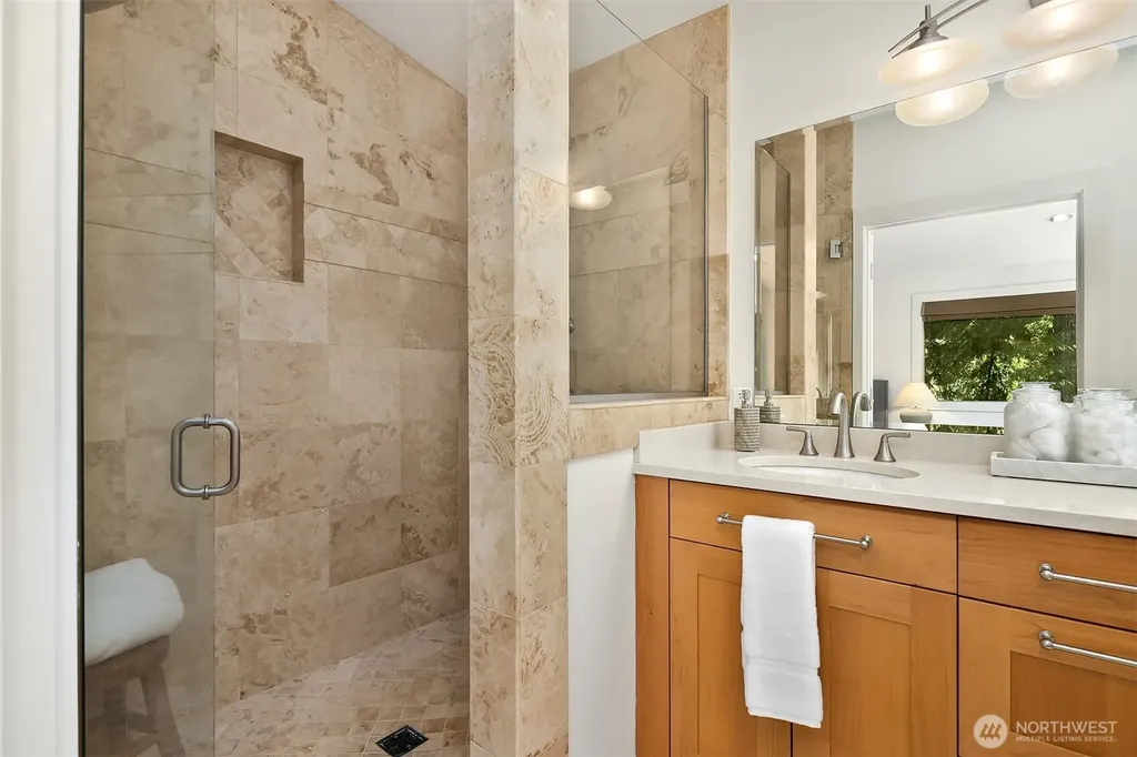 809 16th Avenue W Kirkland WA 98033
