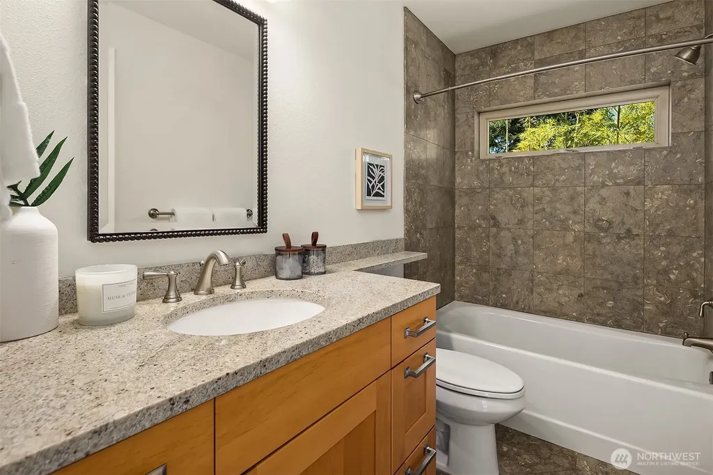 809 16th Avenue W Kirkland WA 98033