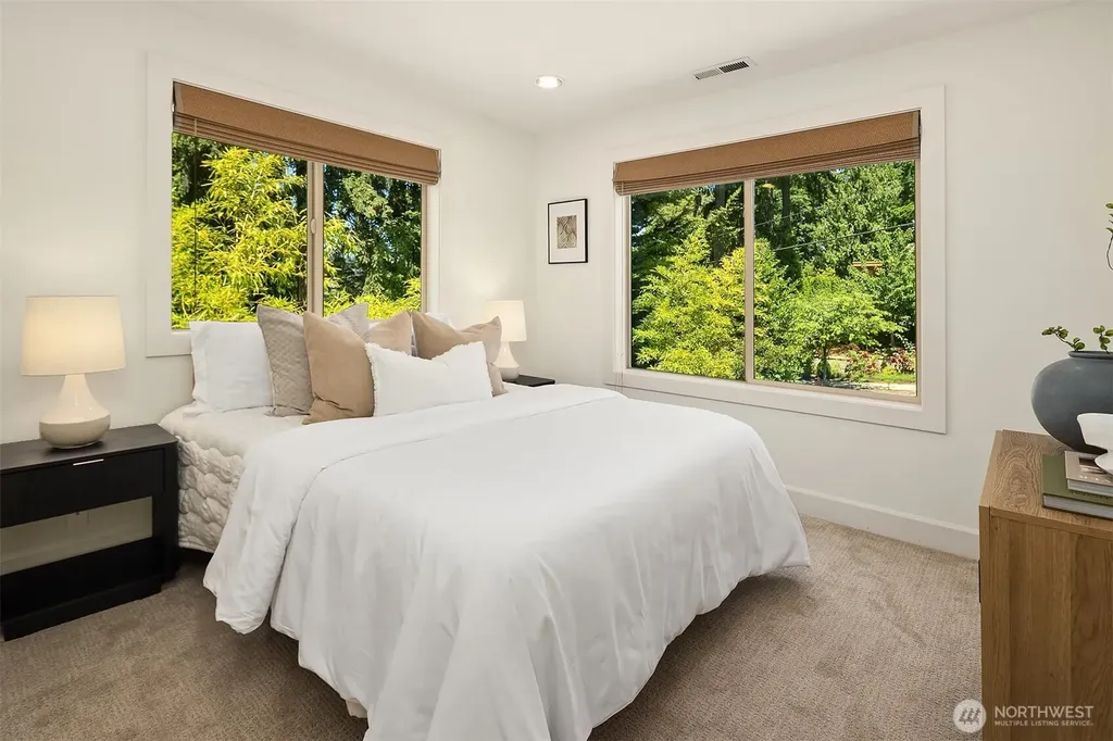 809 16th Avenue W Kirkland WA 98033