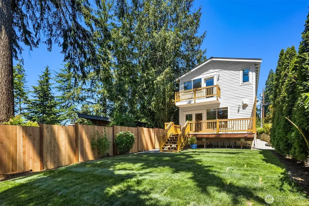 809 16th Avenue W Kirkland WA 98033
