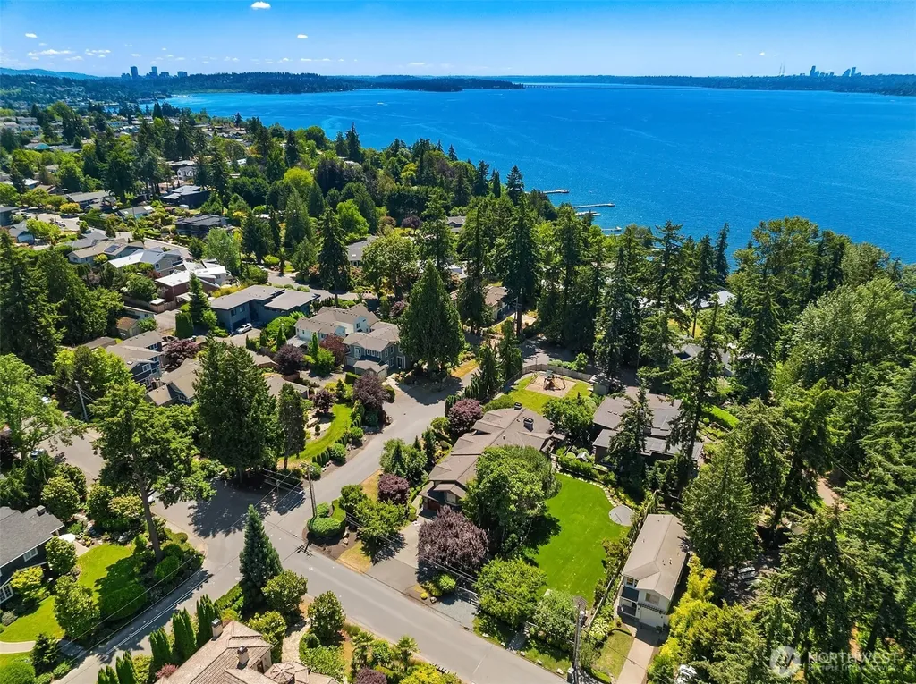 809 16th Avenue W Kirkland WA 98033