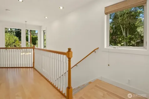 809 16th Avenue W Kirkland WA 98033