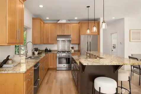 809 16th Avenue W Kirkland WA 98033