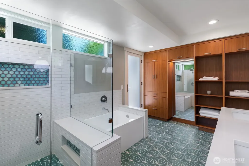 4821 53rd Avenue S Seattle WA 98118
