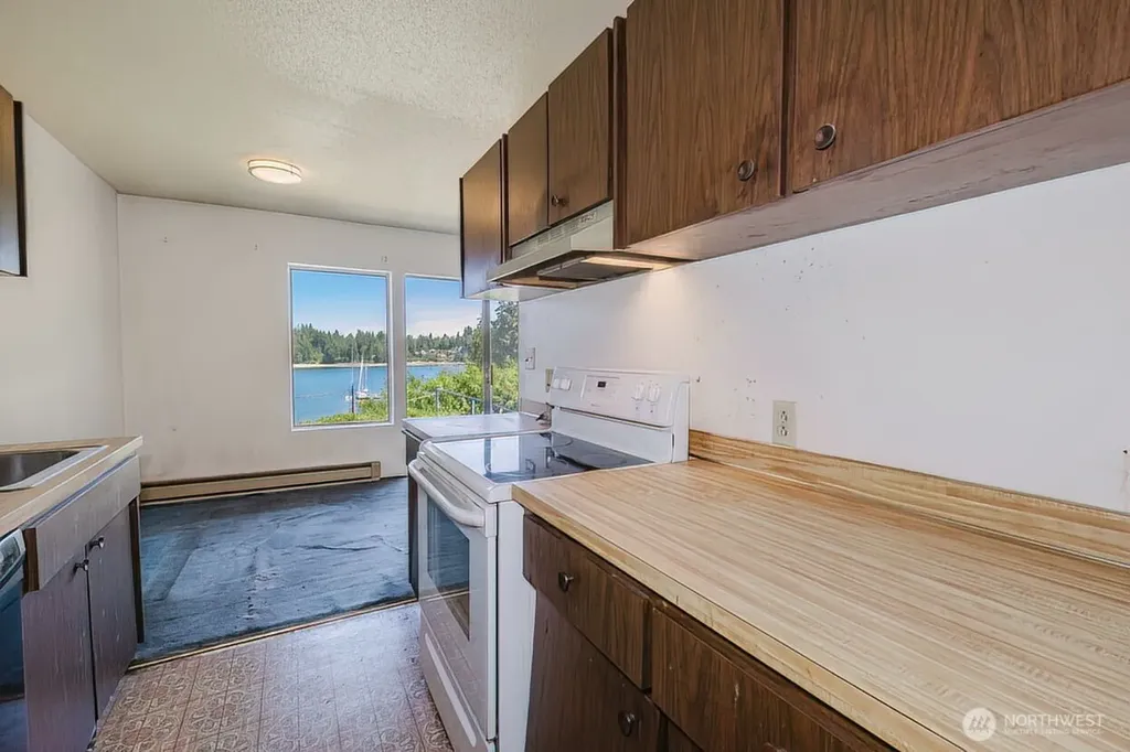 924 Shorewood Drive Bremerton WA 98312
