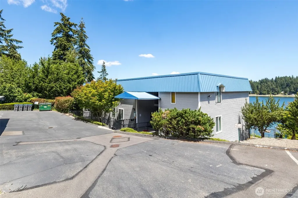 924 Shorewood Drive Bremerton WA 98312