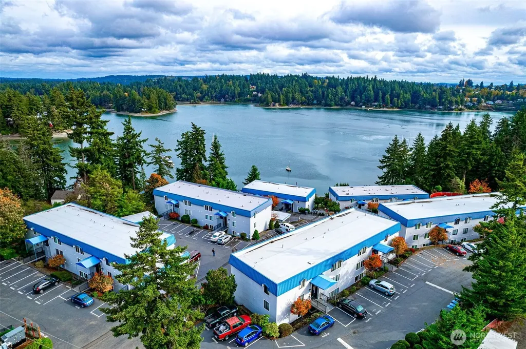 924 Shorewood Drive Bremerton WA 98312