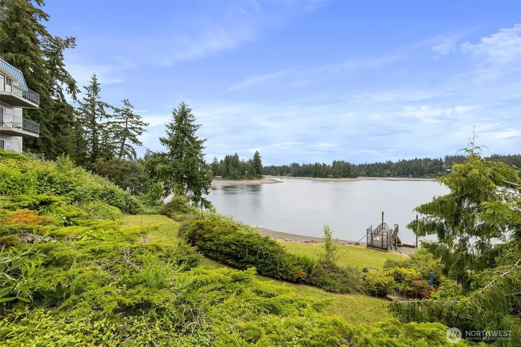 924 Shorewood Drive Bremerton WA 98312